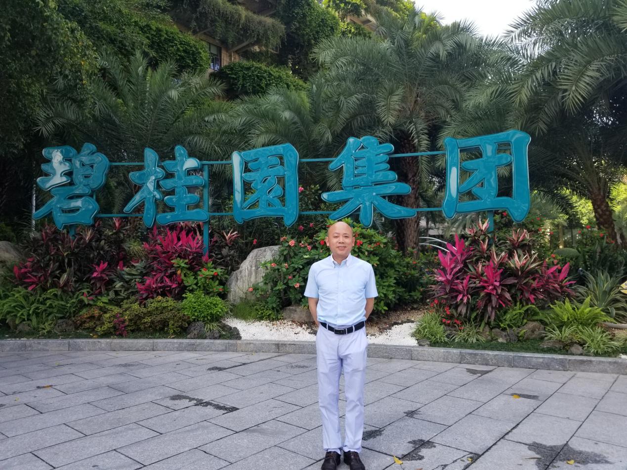 知名媒体<span style='background-color:Yellow;'>运营商世界网</span>CEO康钊近期行程曝光 蹊跷频频采访地产商