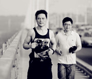 武汉“跑步哥”每天跑步上班 4年从未感冒