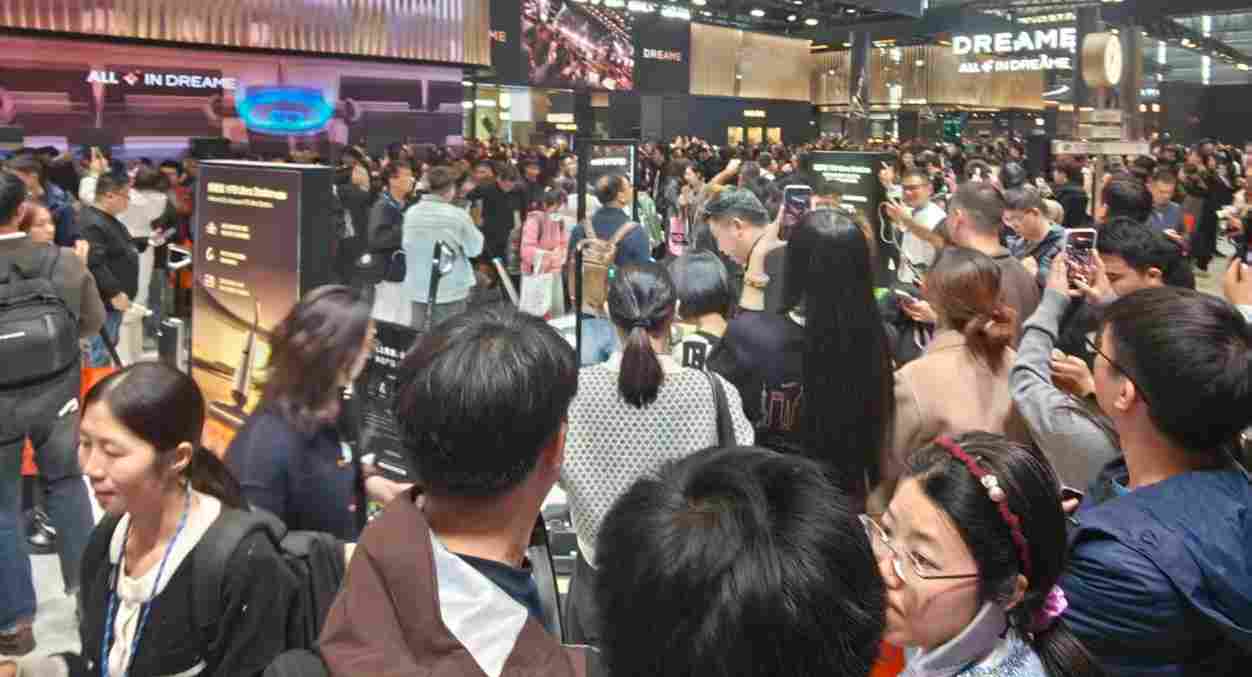 AI新周期：海尔、华为、美的定标准，二三线趋同进化