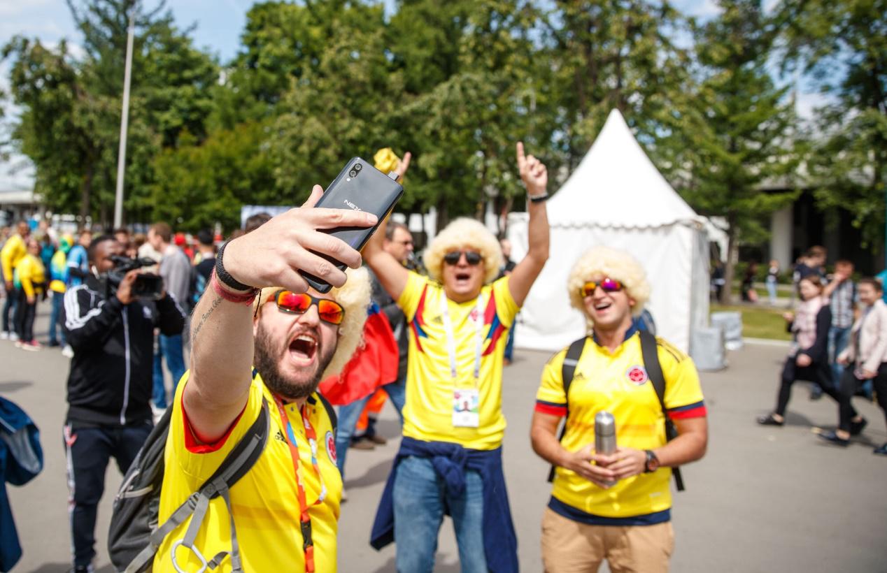 <span  style='background-color:Yellow;'>VIVO</span>o NEX吸引世界球迷体验 未来科技走红莫斯科街头