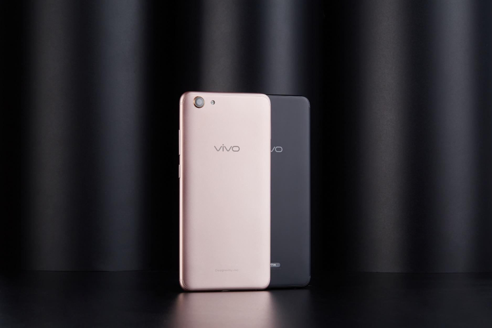 vivo Y71图赏：全面屏设计+Jovi AI 千元机中的最优选