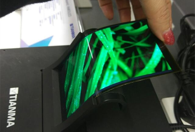 国产厂商天马MWC展示5.5英寸柔性<span  style='background-color:Yellow;'>OLED</span>显示屏