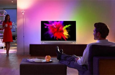 飞利浦推出首款自带环境灯光效果的55英寸<span  style='background-color:Yellow;'>OLED</span>电视