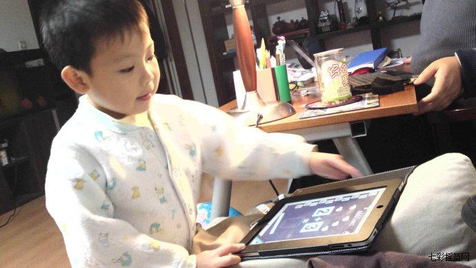 《iPad，我好想你》走红 儿童迷恋<span  style='background-color:Yellow;'>数码</span>惹争议