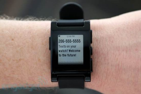 Pebble<span  style='background-color:Yellow;'>智能手表</span>终于支持iOS7 加入手势控制功能