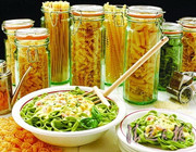夏天不要暴饮暴食 凉菜不要放在<span  style='background-color:Yellow;'>冰箱</span>里