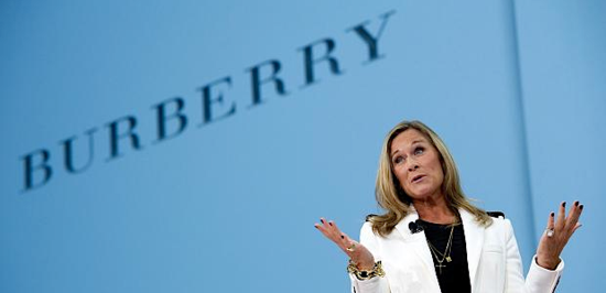 <span  style='background-color:Yellow;'>苹果</span>挖来Burberry CEO是“黔驴技穷”？