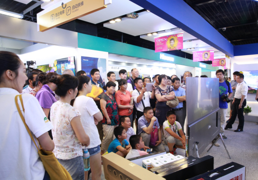 <span  style='background-color:Yellow;'>O2O</span>体验成王牌 1周岁苏宁易购云店成门店转型“样板”